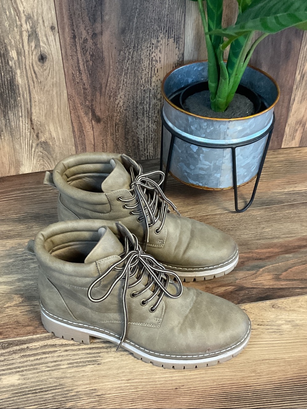 Jessica Cline Clipper Women's Taupe Hiker Boots 8.5    F341